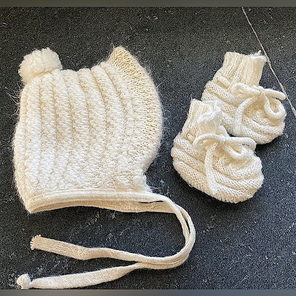 2/$10 - White & Pink Baby Bonnets and White knit Baby Booties with tassels - Picture 6 of 15